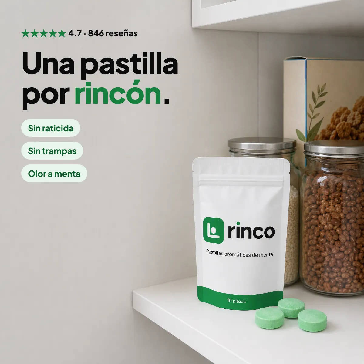 Bolsa Rinco™ y tres pastillas verdes de menta en la esquina de una alacena: una pastilla por rincón, sin raticida y sin trampas