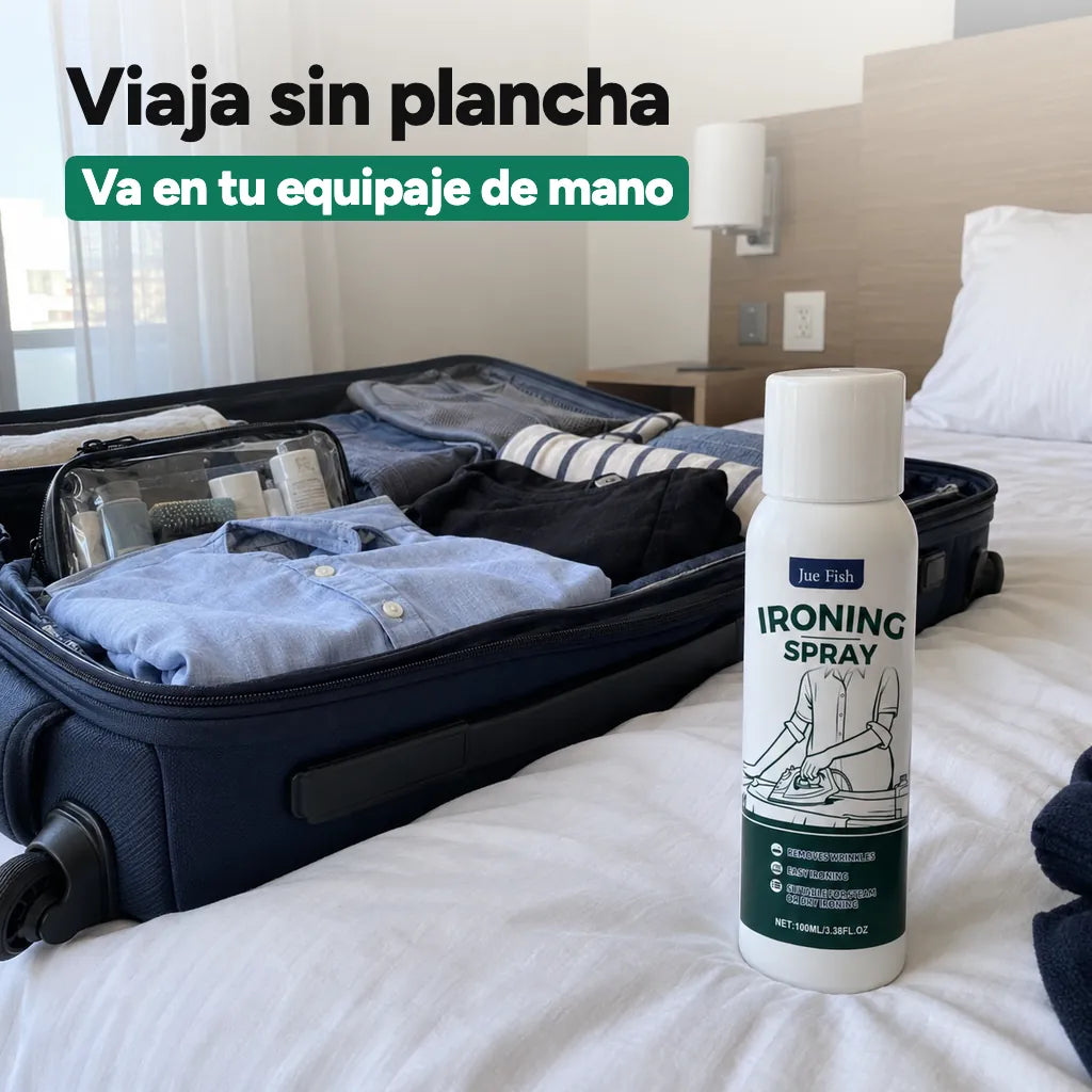 Maleta abierta en un hotel con el spray Rocío